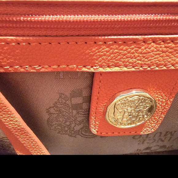 Vince Camuto Clutch 100% Leather - Picture 6 of 7